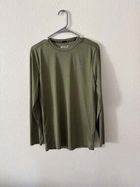 Carhartt sun defender size small